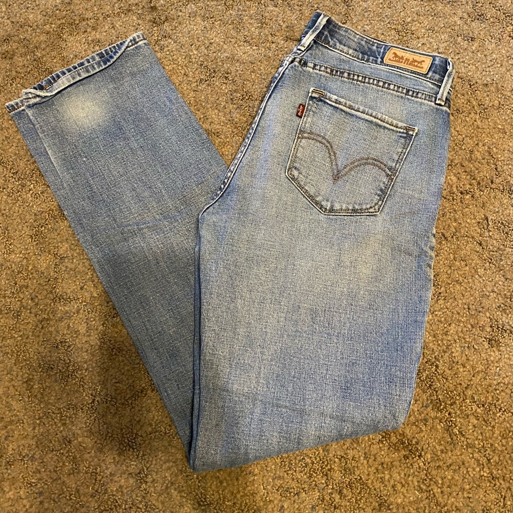 Women’s size 8 Levi jeans